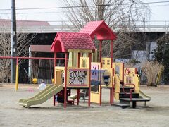 長峰公園（栃木県矢板市）

いつも昼食休憩を取る公園です。
広い敷地内には、こうした児童用遊具もあります。