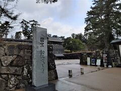 10:22　松江城到着
山陰で唯一の天守閣（国内では12）が残り、2015年（平成27年）に国宝に指定
