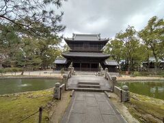 日本最初の禅寺。
猫が多い寺と聞いていたけど、一匹も会えず。

「安国山 聖福寺」