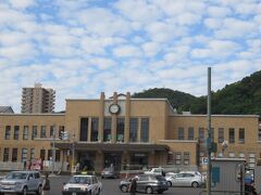 昭和９年に建てられたという小樽駅舎は道内最古の鉄骨鉄筋コンクリートの駅舎だそうです。
国登録有形文化財。