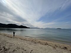 次に訪れたのは「大串海水浴場」。
砂浜は１㎞もある自然海岸。