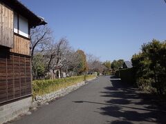 神代郷の目抜き通りを進みます。武家町の雰囲気が良く残っています。