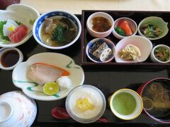 佐和で作った和朝食のルームサービス。
いっただっきまーす♪