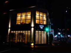 新橋の駅から、10分くらい歩いたかな？

ホテルの1階は「CHAYA1899TOKYO」という、カフェレストランになっている。

