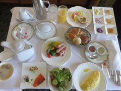 ルームサービスの「アリビラブレックファースト」
人気のベルデマールの朝ごはんをお部屋で気軽に頂けます。