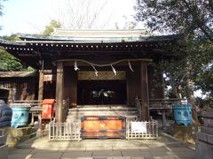 諏方神社（本社）１２０５年に創建され、長野県の諏訪大社の分社です。日暮里・谷中の総鎮守となっています。太田道灌と関係があります。）