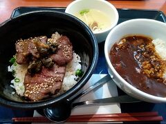東北自動車道では菅生SAでランチタイム
「牛タン牛めし屋　梵天丸」で牛タンとカレーのセットを食べました。