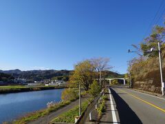 お天気の良い日の午後、鏡川を鏡川橋から上流に向かって自転車を走らせてみました。
行きはショートカットで峠越えをして川に出ます。

