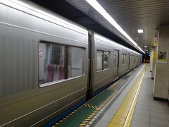 　羽田空港から浅草橋へは、京急＆都営地下鉄のエアポート快特で移動です。車両は北総のC－Flyer。数少ないボックスシートに座れて、らくちんでした。感染対策上もありがたかったです。