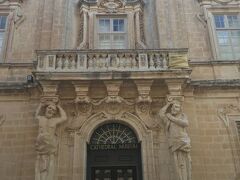 カテドラル美術館
Mdina Cathedral Museum

大聖堂に行くと先に横にある美術館(博物館)を見るように勧められる。