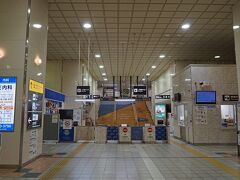 午後8時の鳥取駅は乗降客もありません。これはコロナの影響だけではないと思います。