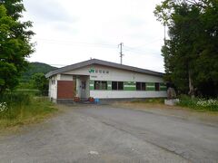 駅舎です。北海道ではちょくちょく見かけるデザイン。