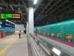 １６：４３　新青森駅に到着、下車します