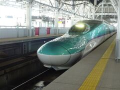 ０８：２８　新青森駅に到着
０９：０４発「はやぶさ９５号」に乗り換えて北海道へ向かいます