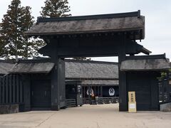 箱根の関所へやってきました。
こちらは京口御門です。