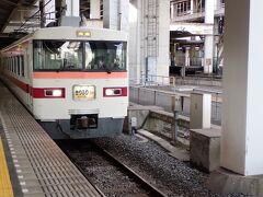 北千住駅で東武鉄道の特急「きりふり」に乗車します。この車両は次のダイヤ改正で運用から外れる見込みなので、乗り納めです。