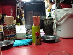 瓶ビールは650円だが、おでんのネタは100円から200円がほとんどなので安価に美味しく食べることができる