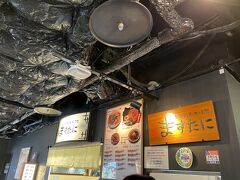 京都駅で忘れ物を引き取って、改札出たら　京都駅ビル拉麺小路の看板　発見！
散策の帰りにカレーと思っていたのに　いきなり　スタートで拉麺に変更