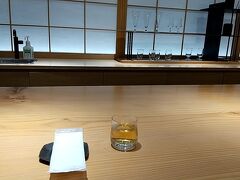 食後は、同じ富山マルシェ内にある、「syn（丸八製茶場）」へ。
まずは、サービスのお茶。