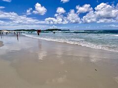 【Praia do Forte／Cabo Frio】

めちゃくちゃ、晴れましたわ...


写真：この時期にしては、やはり行楽客は少なく...
