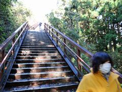 13:40 滑津大滝

旬の市 七ケ宿 農林産物直売所の広い駐車場から、
下りは3分位かな。