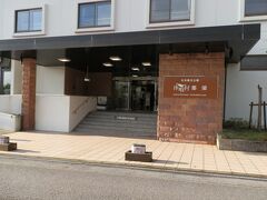 　雨天ということで「駒止の滝」も良く見れず、明日の天候に期待したいとの思いと昼食を食べる為、宿泊地「休暇村　那須」に移動しました。
　午後12時30分頃、到着しました。