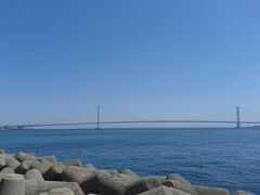 大蔵海岸を通過。明石海峡大橋が東に見えます。