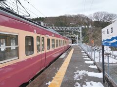 その後途中の名立駅で時間調整のための運転停車。ですがホームに降りて撮影できるようになっていました。