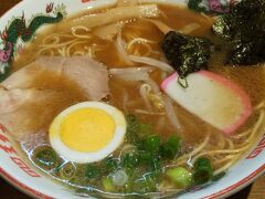 添乗員さんに連れられて何組かに分かれてラーメン。
深夜のラーメンは罪悪感半端ない