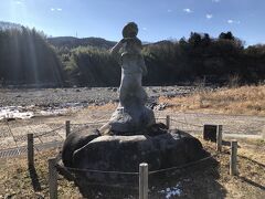 公園内に河童の像があります。

もし実在したとしても、寒いこの時期に遭うことはないでしょう（河童は夏のイメージです）