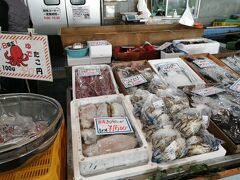 「道の駅　宇土マリーナ」のおこしき館。
鮮魚売り場の魚が新鮮で安い！
でもウニがない・・やっぱり冬はないのかな。
