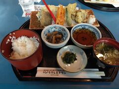 レストランの順番がきたのでお昼ご飯をいただきます。