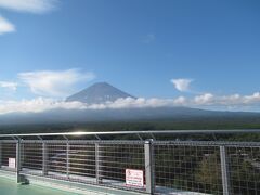 霧が晴れたと思ったら雲が一直線に・・・
部屋から見たのが一番きれいでした
部屋を選ぶときは富士山ビューの部屋をおすすめします