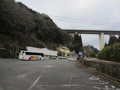 こちらの駐車場にバスは停車。

トイレ大渋滞。もう少し、大きくして

新しくした方が良いと思う。