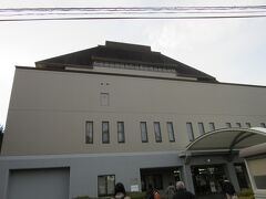 今回の一族旅行の宿泊先は「かんぽの宿　青梅」
青梅駅からも程近い多摩川の釜の淵にあります。

築年数は大分経つ様ですが数年前にリニューアルしたそうでとても綺麗な建物で、食事もサービスも十分満足できるレベル
美味しい食事と温泉を楽しませて頂きました

※写真は前日に撮影したものです