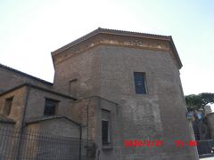 その５はサン・ジョバンニ・イン・ラテラノ大聖堂がある敷地に建っていたラテラーノ洗礼堂からスタートします。