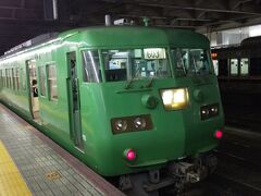 別に高いお金でツアーに出なくても京都駅にはオリジナル117系が健在