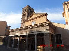 聖アナスタシアアルパラティーノ大聖堂から北西に2分でサン・ジョルジョ・イン・ヴェラブロ教会です。ヤヌス門の東隣です。内部は落ち着いた雰囲気の静かな教会でした。