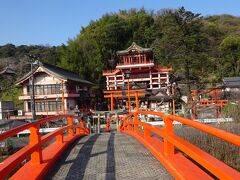 草戸稲荷神社を参拝し、珍しいおみくじを引いて、約3km離れた福山城へ