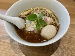 味玉らぁ麺にしました。
おぉぉぉこれは旨い！

その晩は大人しく早々にベッドにもぐりこみました。