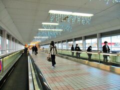 夕食を食べてから帰ろうって。横須賀線で横浜駅へ。
鎌倉駅15：55発～横浜駅16：22着

そごうを通って横浜ベイクォーターへ。