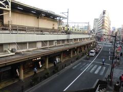 駅の南側。山下町橋高架橋です。