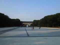 大噴水の向こう側には東京国立博物館があります。