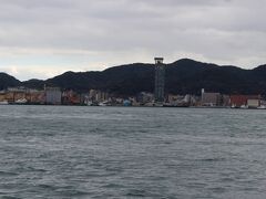 唐戸市場を出て、関門海峡を眺めたら・・
対岸に門司港レトロ地区が、見えました(^_-)-☆