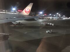 羽田空港から帰ります。
実は元々予定していた便が欠航になり、1時間ほど早い便で帰りました。