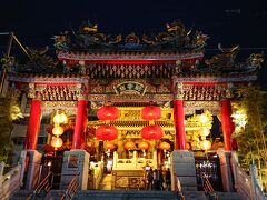 続いて、横浜中華街関帝廟。
ここも、春節でいつも以上にライトアップがキレイです。