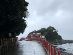 釜蓋神社　正式名称は射楯兵主神社（いたてつわものぬしじんじゃ）

あいにくの雨ですがせっかく来たのでお参りに向かいます