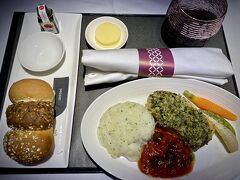 【成田→カタール（ドーハ）／カタール航空】

やっぱ、機内食も断然、美味そうなので、つい注文...