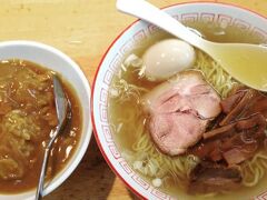 羽田空港へ向かう前、穴守稲荷のさとうでランチ。煮干し出汁の黄金スープの中華そばに、中辛のカレーが良く合いました(^_^)