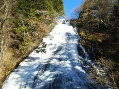 久しぶりに湯滝から入っていきます。
やっぱり豪快です！